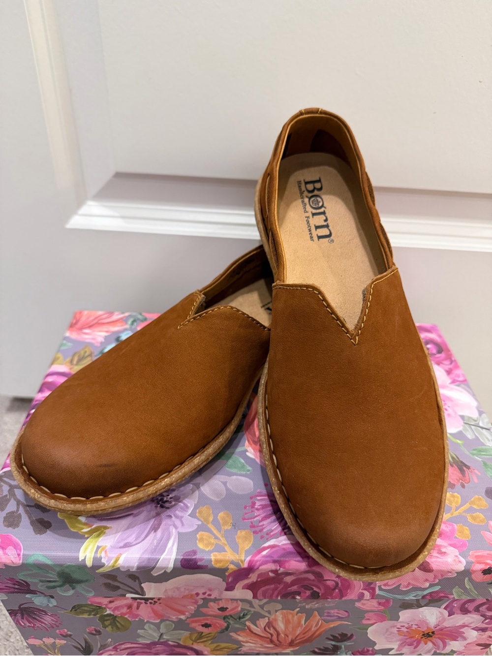 Børn Brown Leather V Cut Slip On Loafers Moccasin 7.5/8 M/W